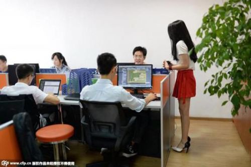 当"程序员鼓励师" 颜值高会卖萌月薪可达8千