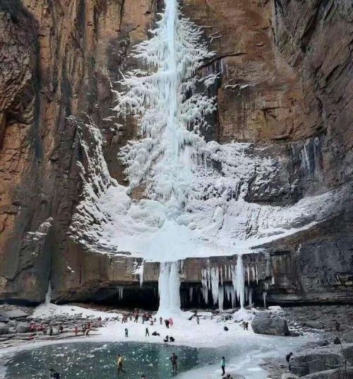 有关人员称可能是河南太行山里的一处雪景
