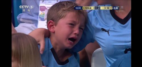 乌拉圭小男孩哭泣