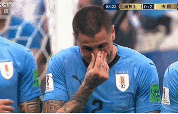乌拉圭对阵法国，当终场哨声还没吹响，希门尼斯就已经止不住眼泪。