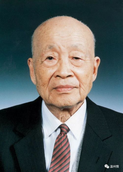 一,复旦大学校长  苏步青 人物名片:苏步青(1902—2003),男,浙江温州