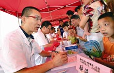 “广场门诊”惠及七千市民