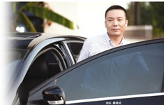 “我放慢了说话的语速,尽量不笑”