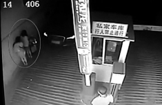 女子开奥迪撞死男婴 警方认定是交通肇事