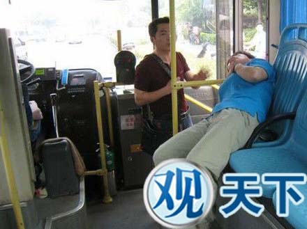 战斗力爆表!南京八旬老太骂晕公交司机