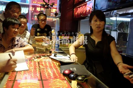 图集:悍匪持刀劫走25万元黄金