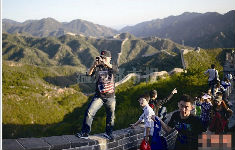 在浩浩荡荡出游大军中 提高腰包含金量同时,也要提高文明含金量
