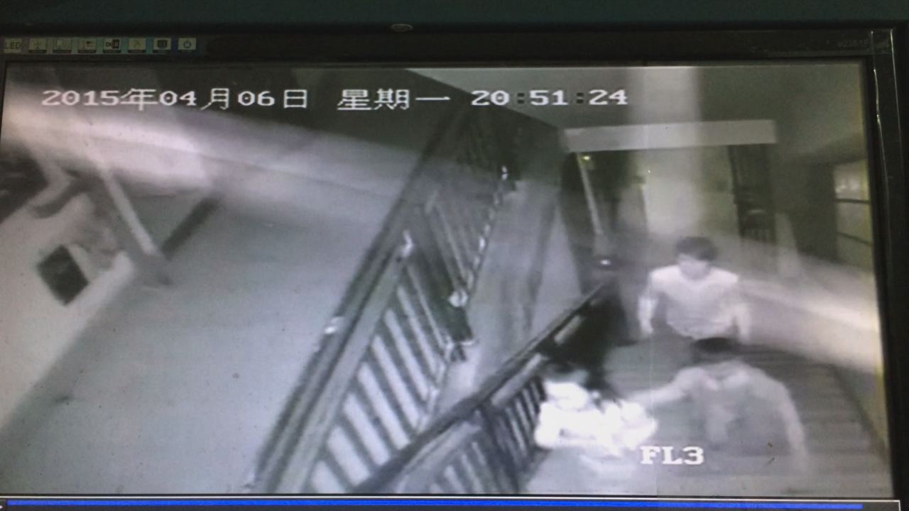 姐弟被陌生男子带入宾馆监控视频曝光