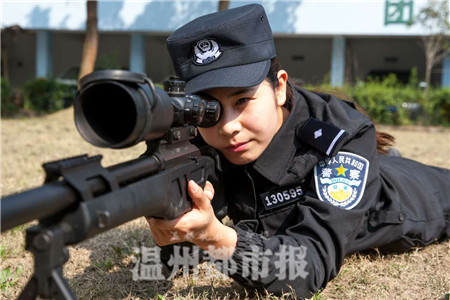 温都记者 金晖/文 钱鹏鹤/摄 港剧中的"女飞虎"会越障攀爬,能高空索降
