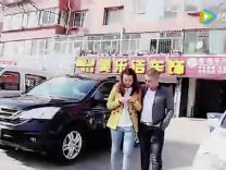 【看看爽】男子公交车被讹赔钱,结果骗子跪了