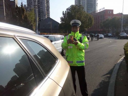 温州市交警支队二大队一中队副队长 黄国平瓯海刑侦大队民警 王志斌