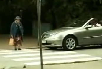 【看看爽】司机开车神走位,只有你想不到...