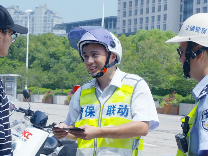 “警保联动” 交警和保险查勘人员一起到现场 实现快撤快赔