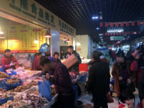 现代农贸城“年货节”昨日启动,零售也可享受批发价