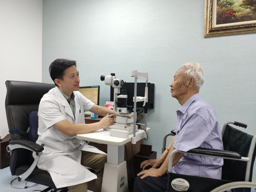 前天,王老在浙江省军区温州离职干部休养所战士的陪同下,找到了吴荣瀚