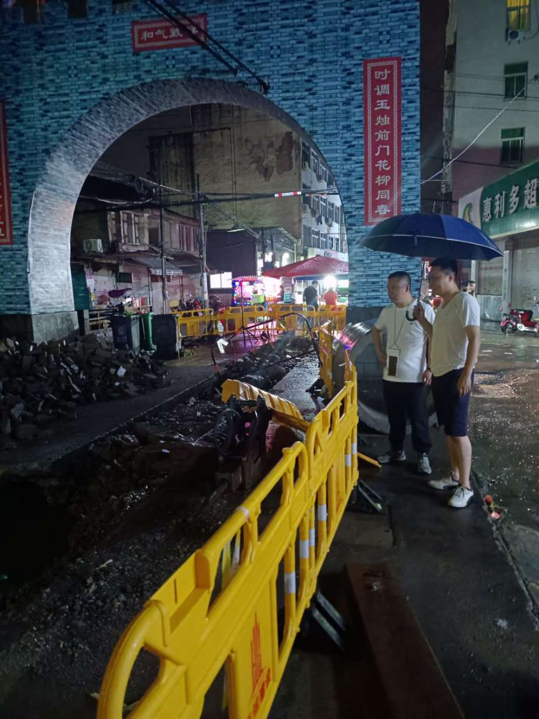 闻"汛"出击 龙湾区海滨街道防台防汛在行动_温都网 - 温州都市报 - 温