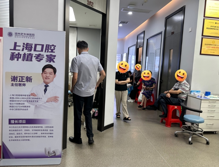 谢正新主任工作室门口.png