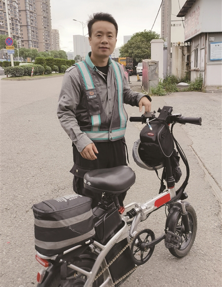 上班状态的付超军.jpg