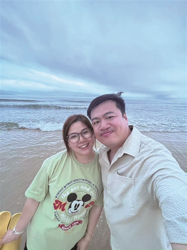 金术同与妻子罗静.jpg