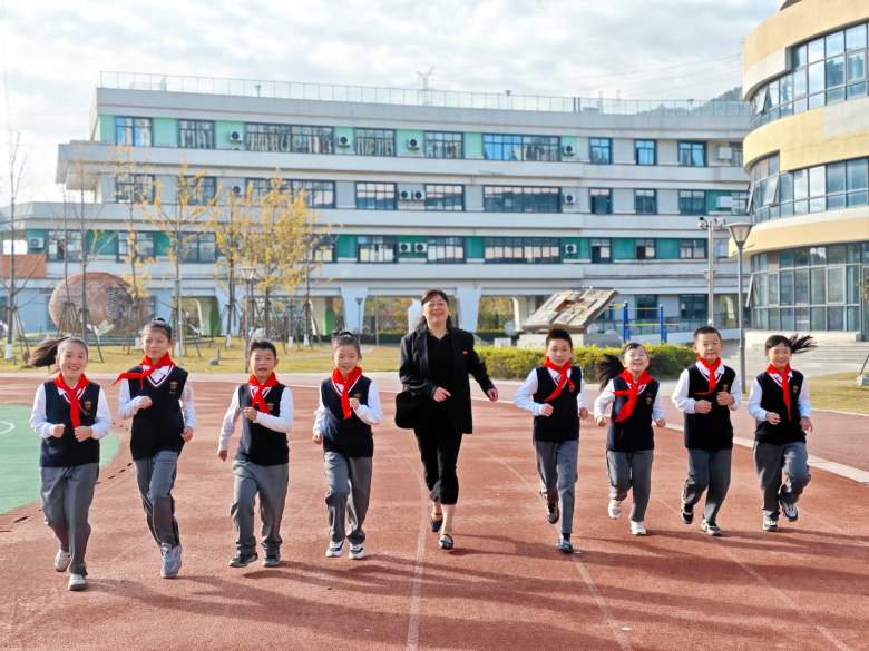 1764927082880.jpg downLoad-20251205174518.jpg