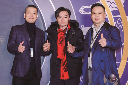 1774242793185.jpg 弘举在首届黑珍珠颁奖上与阿外楼、瓯江南主理人合影.jpg